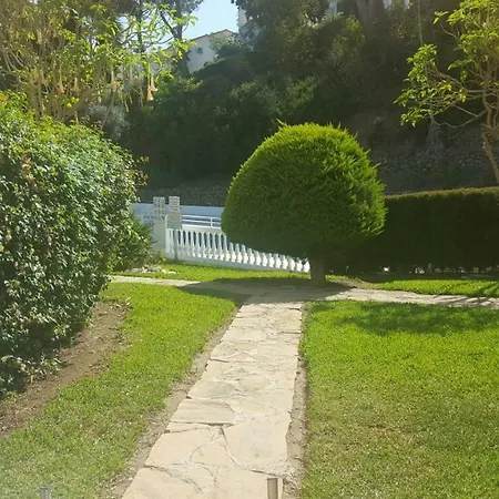 Calahonda 2 Bedroom House With Air Con *