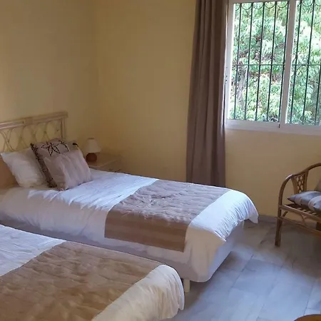 Calahonda 2 Bedroom House With Air Con Holiday home