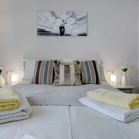 Calahonda 2 Bedroom House With Air Con Holiday home Sitio de Calahonda