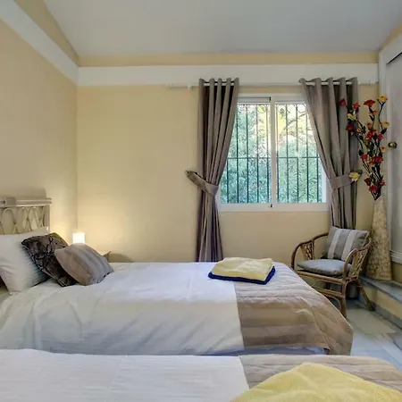 Holiday home Calahonda 2 Bedroom House With Air Con *