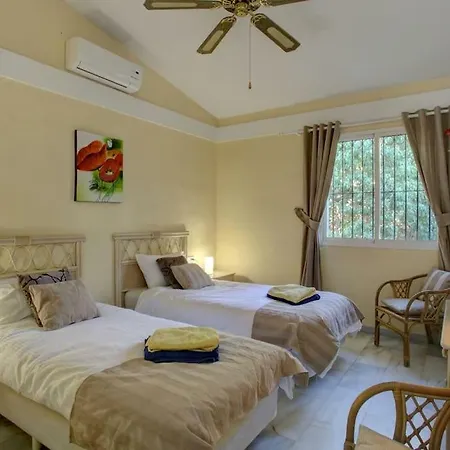 Calahonda 2 Bedroom House With Air Con