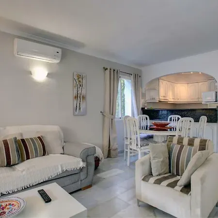 Calahonda 2 Bedroom House With Air Con Holiday home Sitio de Calahonda