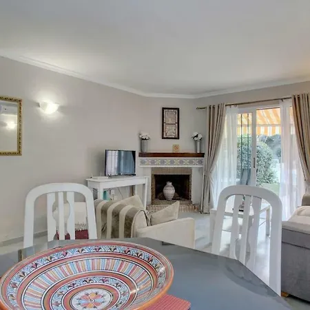 Calahonda 2 Bedroom House With Air Con *