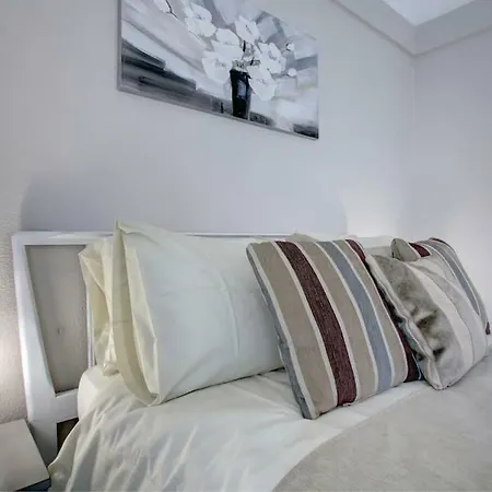 Calahonda 2 Bedroom House With Air Con
