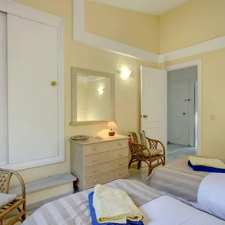 Calahonda 2 Bedroom House With Air Con *