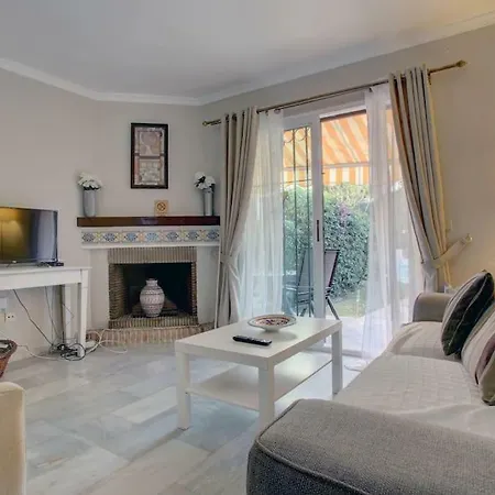 Calahonda 2 Bedroom House With Air Con *